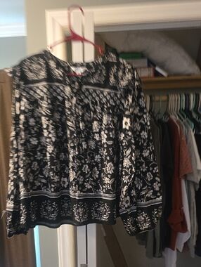 Time and Tru Black & White Floral Peasant Blouse